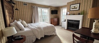 The Bond Inn Room #9