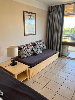 TV, table tennis - Apartment 55m2 sea view Heliotel Marine 4* residence (Saint-Laurent-du-Var)