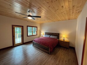 5 Schlafzimmer, Schreibtisch, Bügeleisen/Bügelbrett, Reisekinderbett