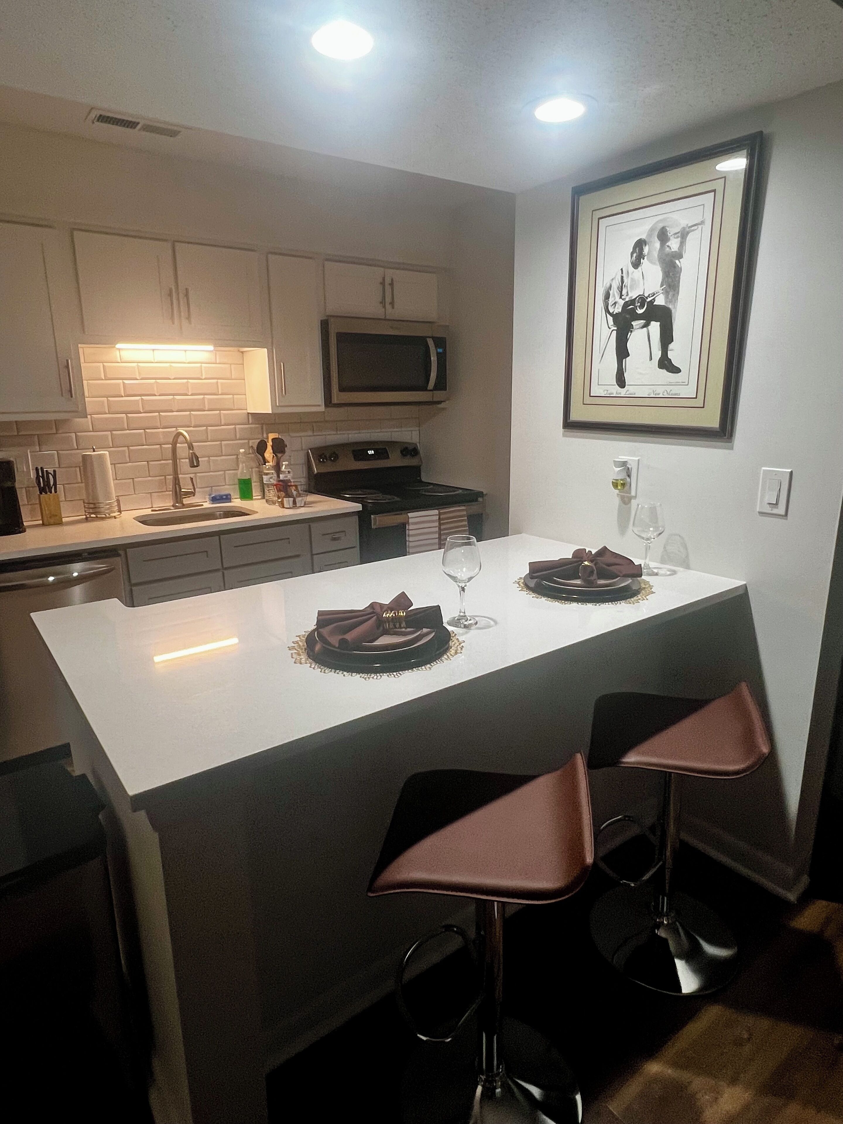 Kjøleskap, mikrobølgeovn, ovn og kokeplater