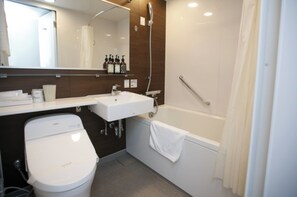 Sèche-cheveux, serviettes fournies