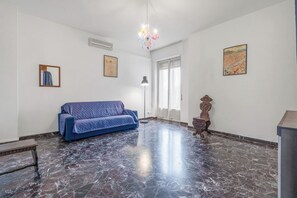 TV - Romina Apartment, Florence, Campo Marte (Florence)