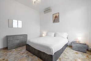 1 bedroom, travel cot, free WiFi - Romina Apartment, Florence, Campo Marte (Florence)