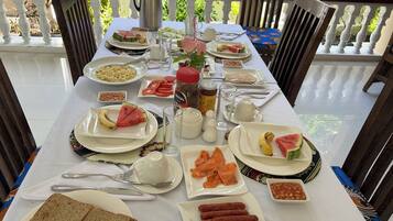 Free daily continental breakfast