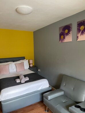 House | 5 bedrooms, iron/ironing board, free WiFi, bed sheets - Spacious 5-bed House Perfect for Long Stay (Wolverhampton)