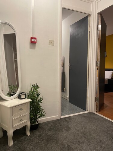 Spacious 5-bed House Perfect for Long Stay