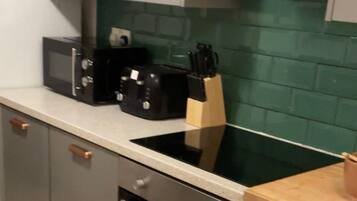 House | Private kitchen | Fridge, microwave, oven, stovetop