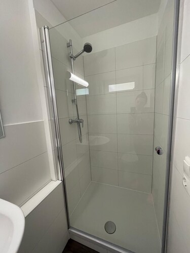 Einzimmerwohnung mit Kochnische und Bad, Ein-Zimmer-Wohnung