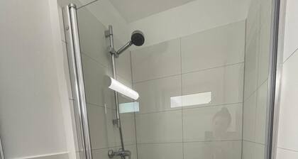 one-room apartment with kitchenette and bathroom, Ein-Zimmer-Wohnung