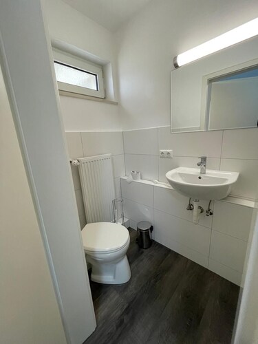 Großzügige Souterrain Wohnung mit 3 Schlafzimmern, Wohnung mit 4 Betten