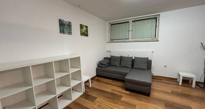 Großzügige Souterrain Wohnung mit 3 Schlafzimmern, Wohnung mit 4 Betten