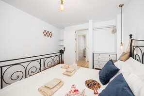 2 bedrooms, WiFi, bed sheets