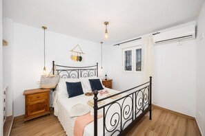 2 bedrooms, WiFi, bed sheets