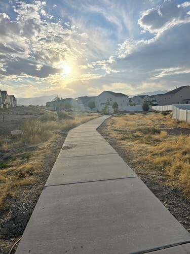 A peaceful abode with adventure and entertainment nearby!