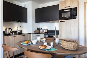 Fridge, microwave, coffee/tea maker, toaster