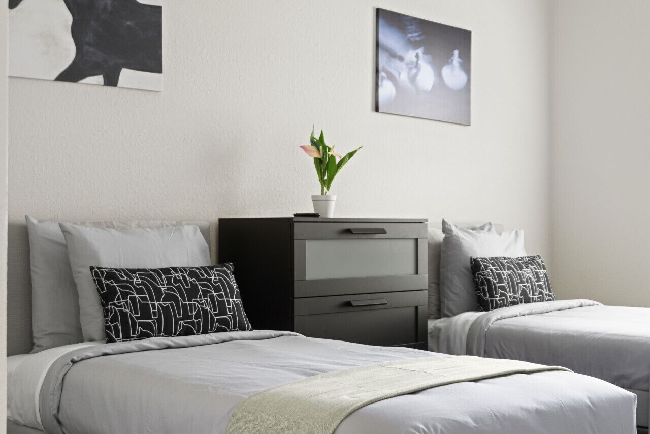 4 habitaciones, tabla de planchar con plancha y wifi gratis 