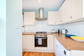 House | 1 bedroom - Host Stay Blue Bolthole on Vicarage Lane (Brighton)