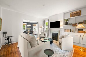 Smart TV - StayDrake | Oakley Cincinnati (Cincinnati)