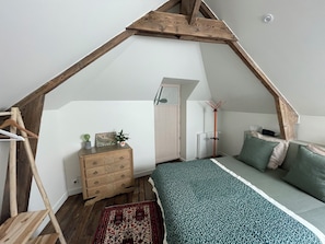 2 bedrooms, iron/ironing board, travel crib, free WiFi