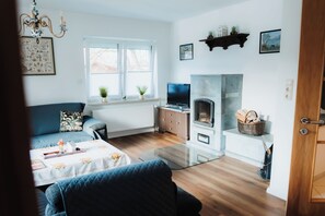 Smart TV, fireplace, stereo - Holiday Home Warf in East Frisia – Peaceful, Comfortable and Well Located (Aurich)