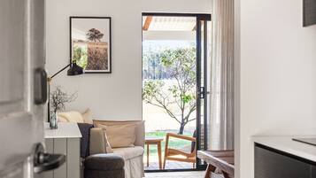 Televisio, takka, kirjoja