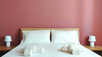 1 bedroom, bed sheets