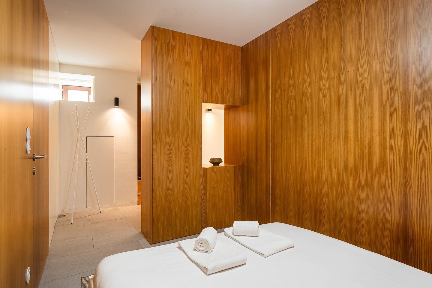 Iron/ironing board, Internet, bed sheets