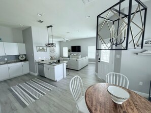 Interior - Charming Coastal Cottage with Community Pool (Rockport)