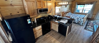 NEW Log Cabin #2 LURAY Cozy Couples Hot Tub Stone Fireplace Mtn View Shenan Park