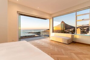 6 bedrooms, desk, iron/ironing board, WiFi