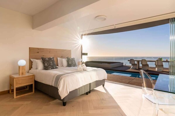 6 bedrooms, desk, iron/ironing board, WiFi