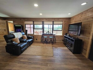 Smart-TV, Kamin, Videospiele, DVD-Player