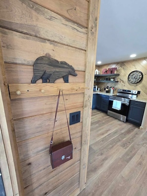 Fridge, microwave, oven, stovetop - Nantahala Nookie Nook: A playful retreat w/stunning long-range mt sunset views (Franklin)