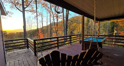 Nantahala Nookie Nook: A playful retreat w/stunning long-range mt sunset views