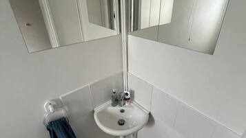 House | Bathroom | Shower, hair dryer, towels