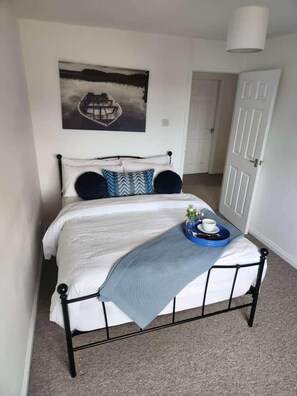 Huis | 4 slaapkamers, een strijkplank/strijkijzer, gratis wifi, beddengoed