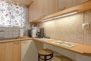 Fridge, microwave, oven, stovetop - Flat w. Parking at Flisvos Marina & SNFCC, 300mbps (Athens, Palaio Faliro)