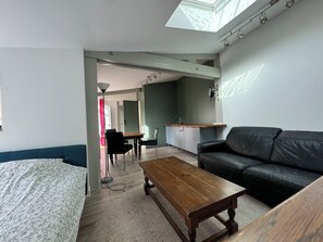Interior - Detached house with secure parking  (Vétheuil)