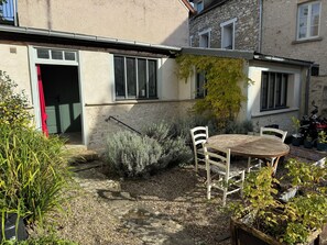 Outdoor dining - Detached house with secure parking  (Vétheuil)