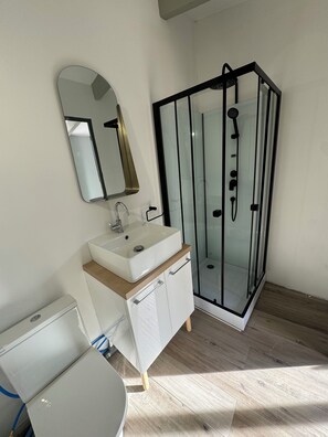 Handdukar och toalettpapper