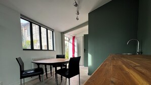 A modern kitchen with a wooden countertop, a sink, and a window overlooking a street. - Detached house with secure parking  (Vétheuil)