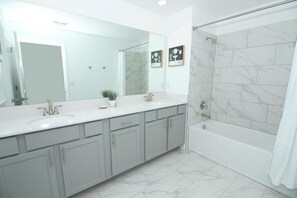 Towels, shampoo, toilet paper