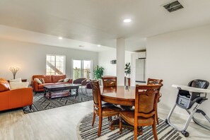 Interior - Family-Friendly Aurora Apt w/ Shared Patio! (Aurora)