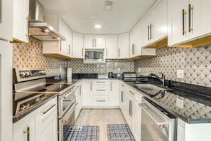 Fridge, microwave, stovetop, dishwasher