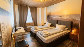 Escritorio, sistema de insonorización y wifi gratis