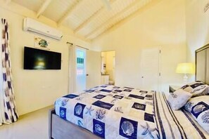 3 bedrooms, iron/ironing board, travel cot, WiFi - Girls Trip ! Stay, Play and Eat $29PP (Falmouth)