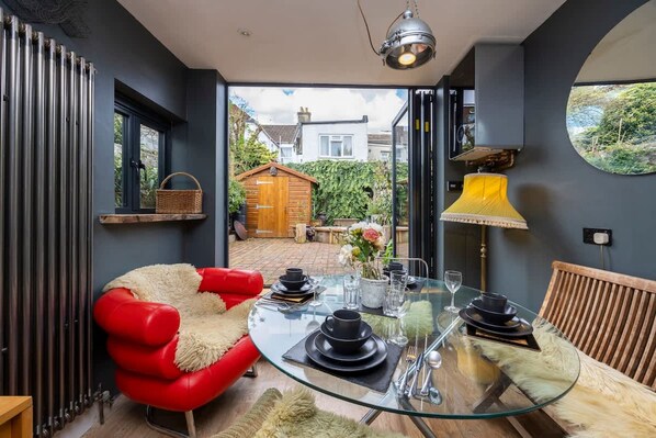 House | 2 bedrooms - Host Stay Bernard Road Townhouse (Brighton)