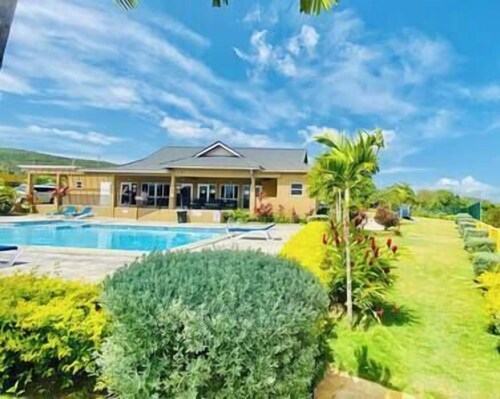 Best 2BR Fam Friendly near all*beach/pool/shuttle