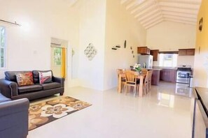 TV - Best 2BR Fam Friendly near all*beach/pool/shuttle (Falmouth)