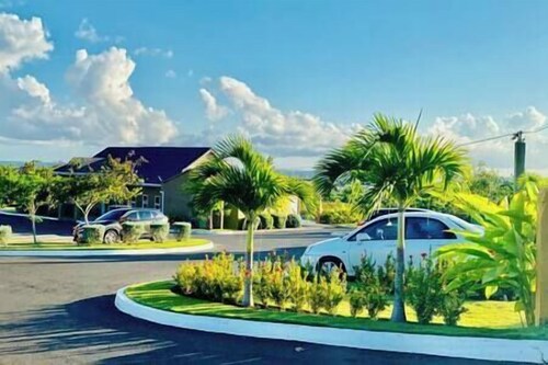 Best 2BR Fam Friendly near all*beach/pool/shuttle